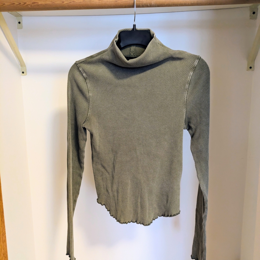 Green Turtleneck Long Sleeve Top